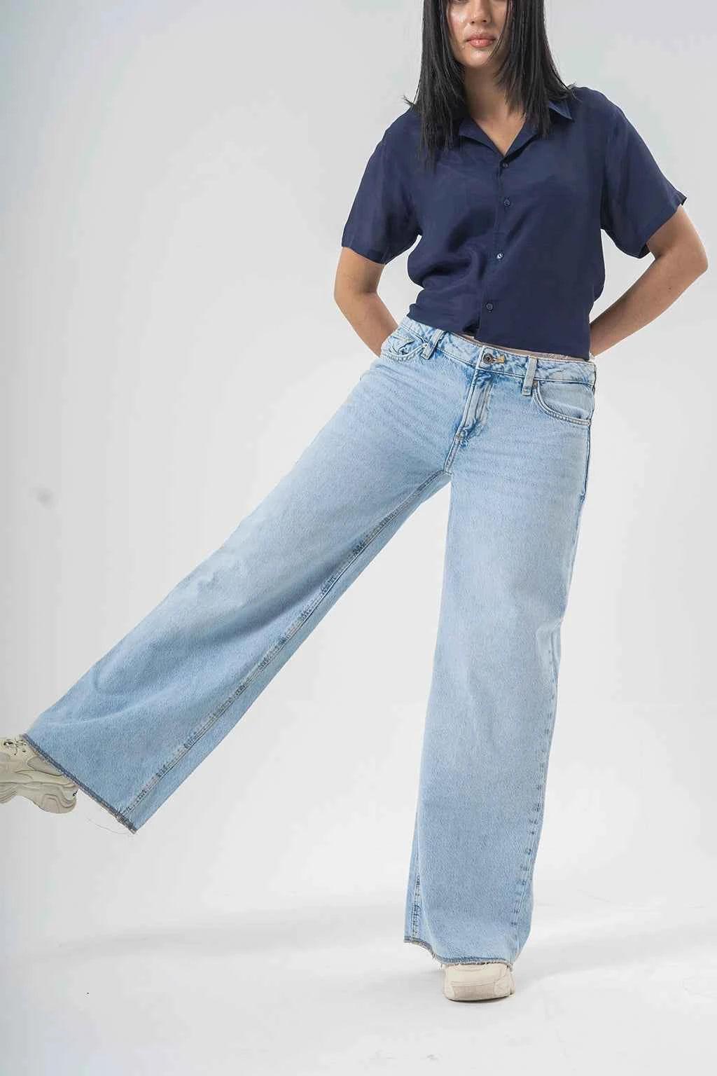 Comfortable Wide-Leg Light Blue Jeans for Everyday Wear